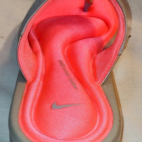 Nike Comfort Footbed Thong Flip Flops Sandals Women's Grey And Pink Size 6 - Picture 4 of 13